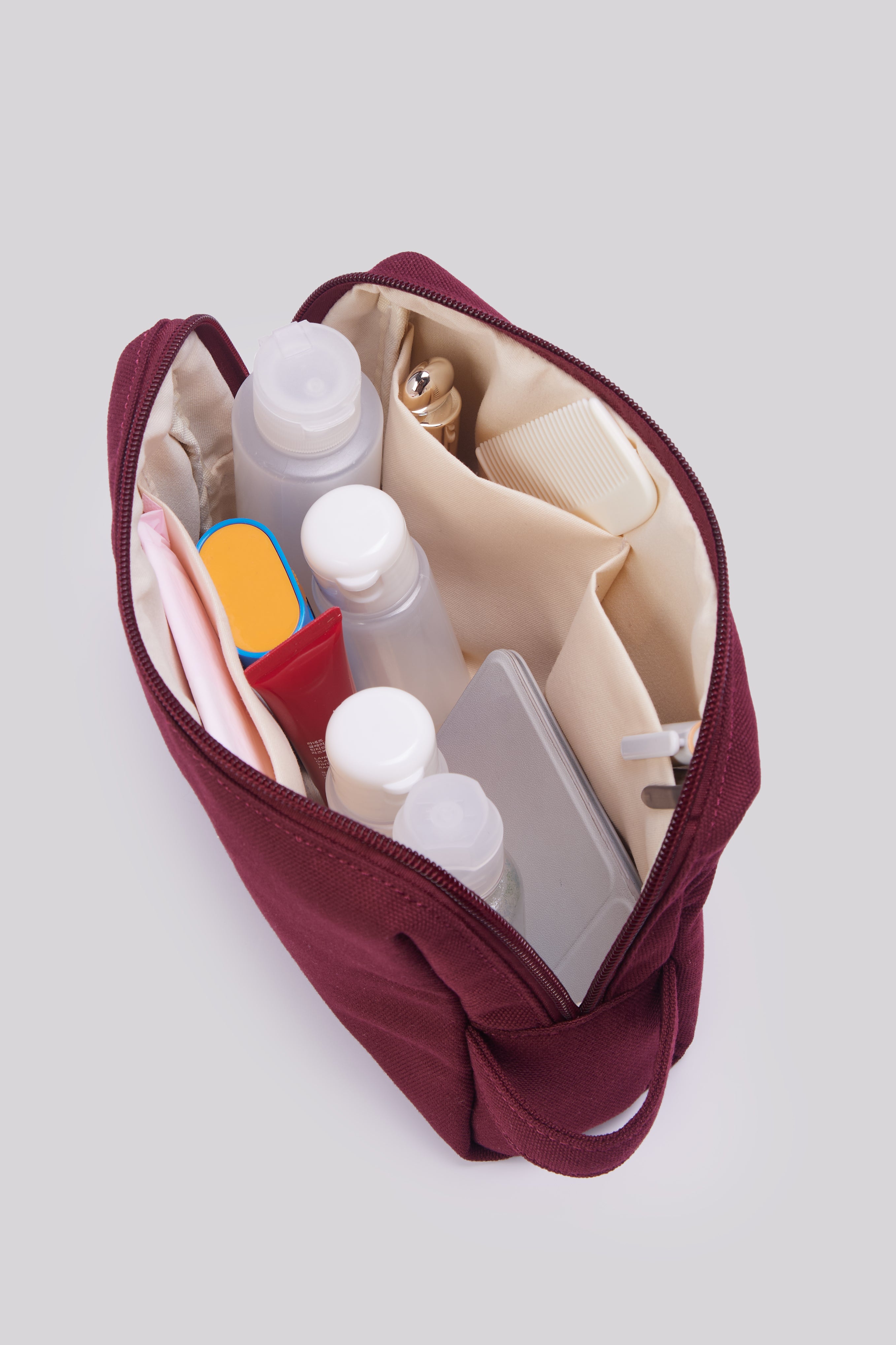 terrae Essentials Pouch in Maroon Red
